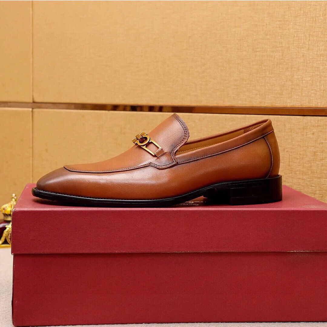 Men's shoes 💰480 💐 Product trademark: Ferragamo "Ferragamo" casual leather shoes Regular size: 38-44 (45🉑️customized) Product materials: Selected imported first-layer calfskin upper + luxury hardware buckle, imported water-dyed cow leather lining. Strong three-dimensional visual effect, original outsole color: 2 colors available